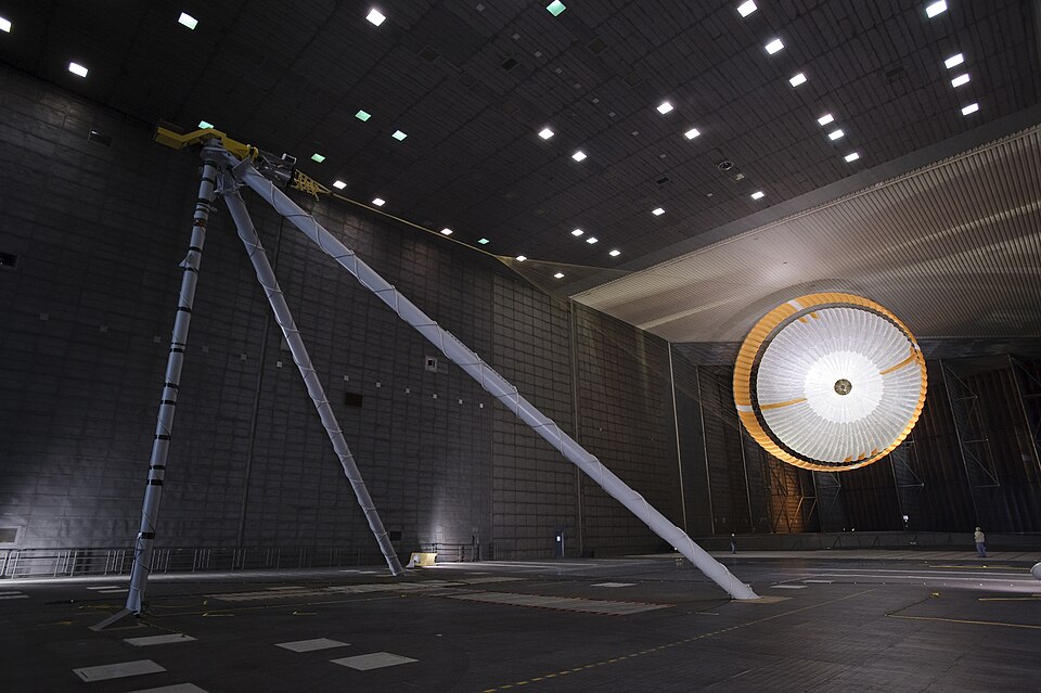 MSL Parachute Zoomed-Out.jpg